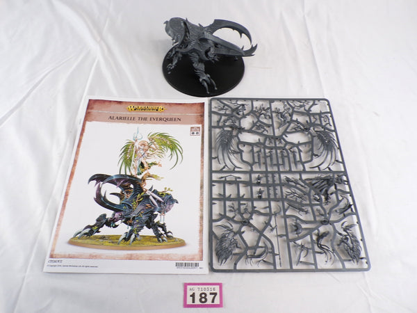 Alarielle the Everqueen