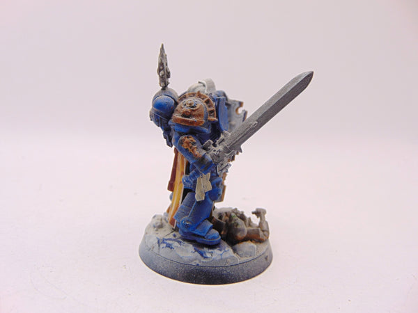 Primaris Captain with Relic Shield