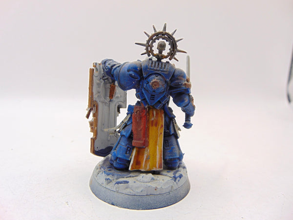 Primaris Captain with Relic Shield
