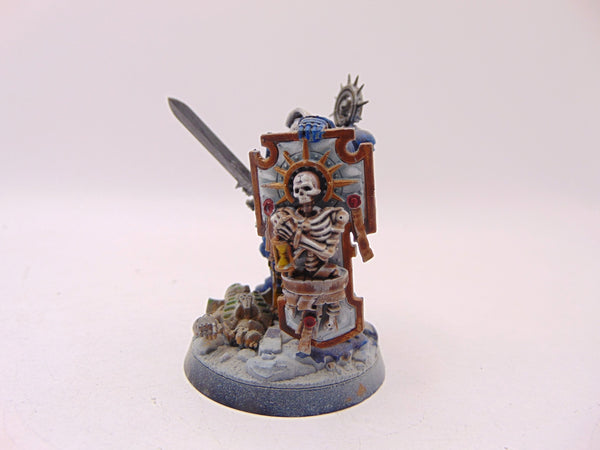 Primaris Captain with Relic Shield