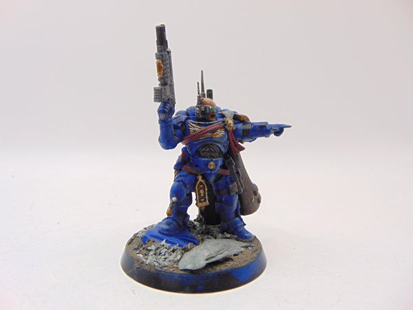 Primaris Captain in Phobos Armour
