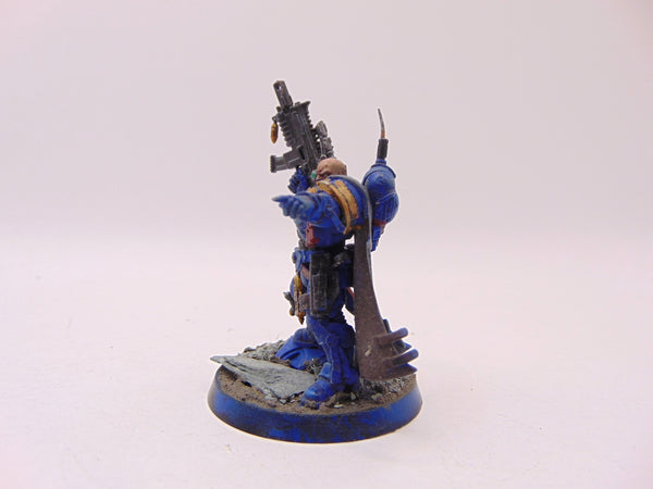 Primaris Captain in Phobos Armour