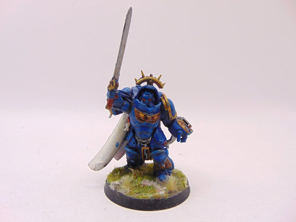 Primaris Captain in Gravis Armour