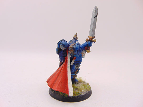Primaris Captain in Gravis Armour