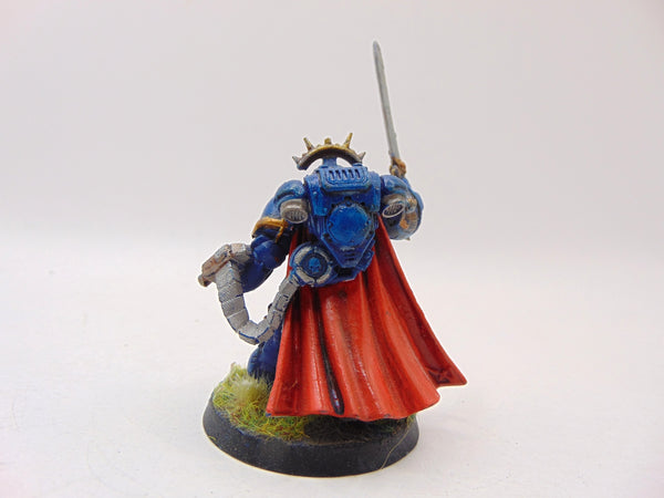 Primaris Captain in Gravis Armour