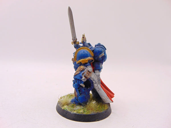 Primaris Captain in Gravis Armour