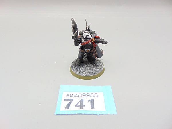 Primaris Captain in Phobos Armour