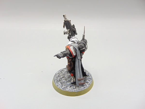 Primaris Captain in Phobos Armour