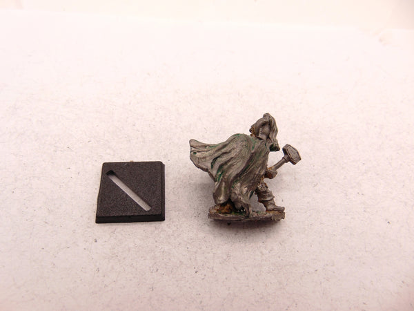 C17 Skeleton 2-handed Hammer & Cloak