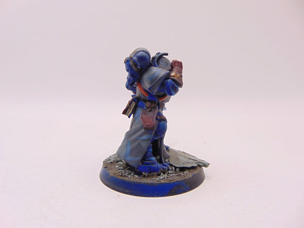 Primaris Librarian in Phobos Armour