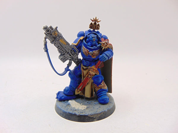 Primaris Captain in Gravis Armour