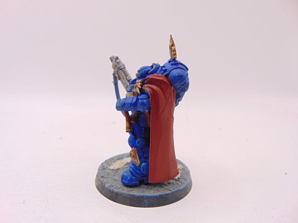 Primaris Captain in Gravis Armour
