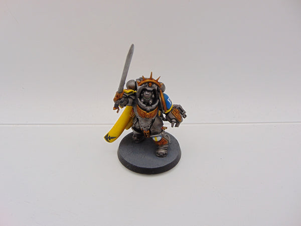 Primaris Captain in Gravis Armour