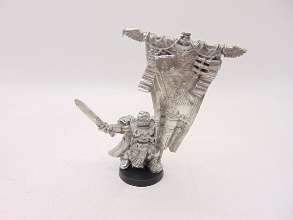Blades of Ultramar Standard Bearer /  Chapter Ancient