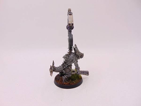 Saurus Astrolith Bearer
