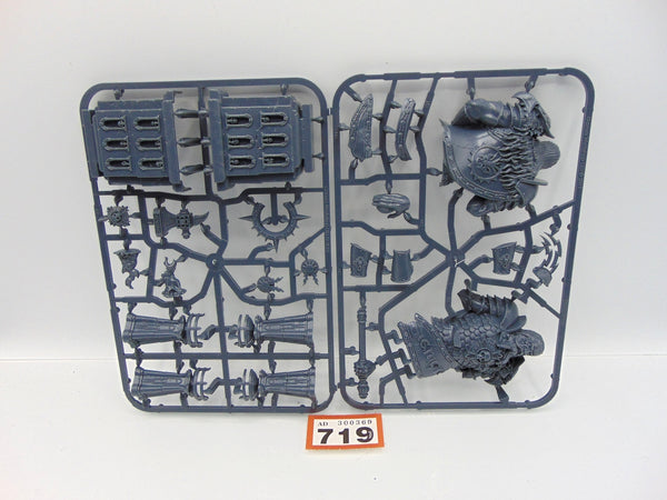 Timeworn Ruins Statues