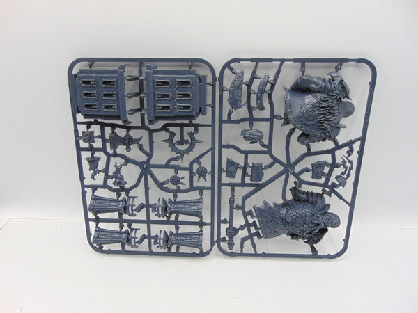 Timeworn Ruins Statues