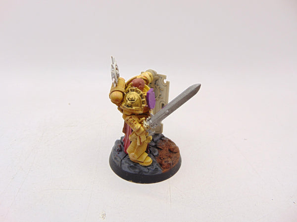 Primaris Captain with Relic Shield