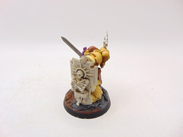 Primaris Captain with Relic Shield