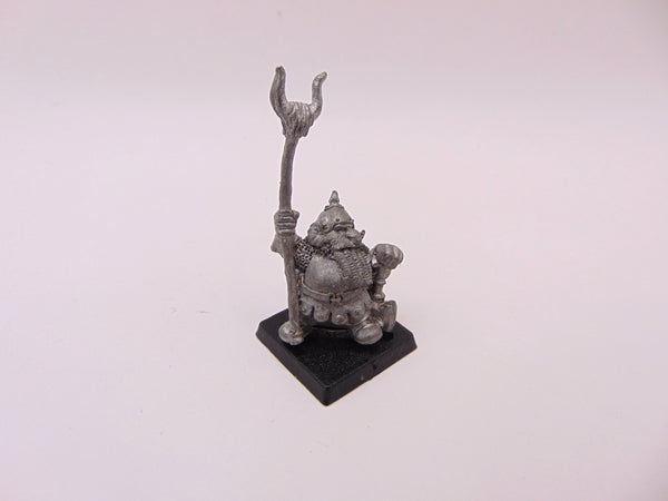 Dwarf Horn Standard and Horned Helm