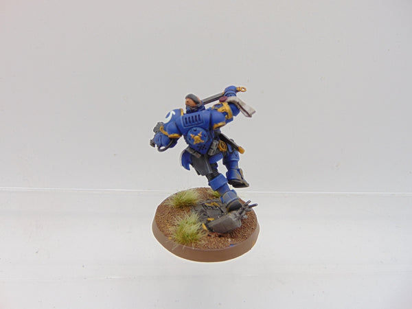 Primaris Lieutenant in Reiver Armour