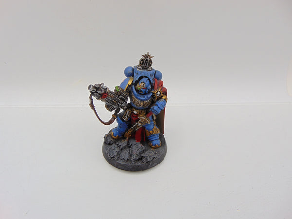 Primaris Captain in Gravis Armour