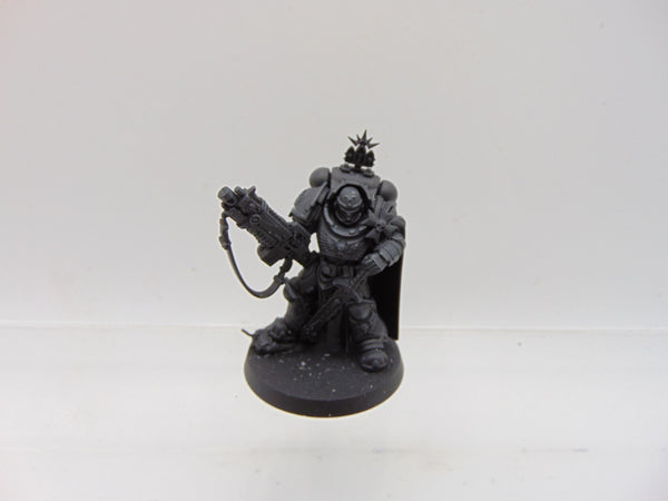 Primaris Captain in Gravis Armour