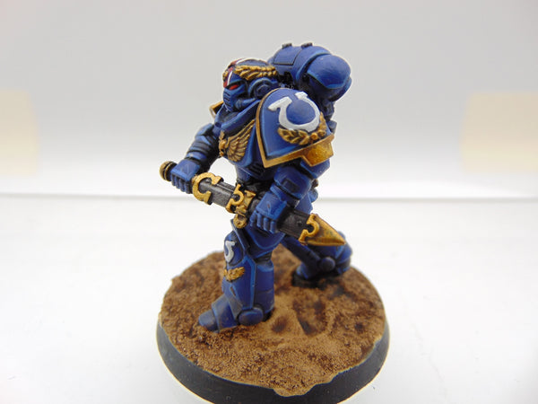 Primaris Lieutenant Calsius