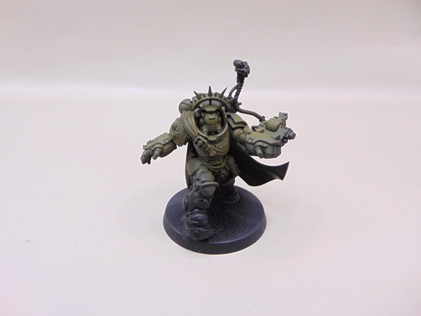 Primaris Captain in Gravis Armour
