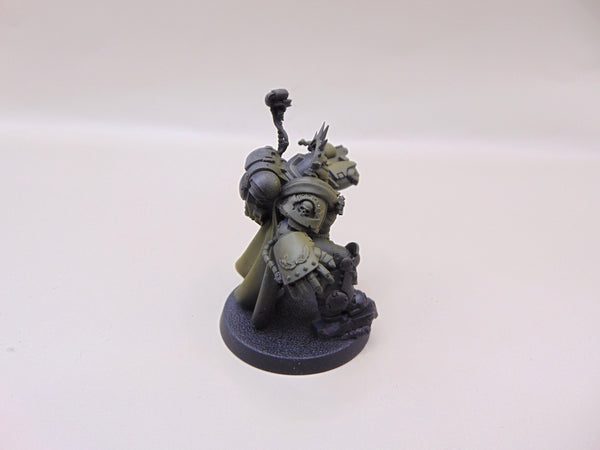 Primaris Captain in Gravis Armour