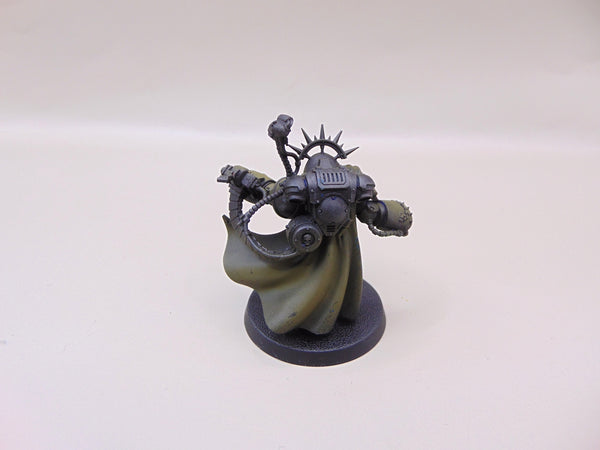 Primaris Captain in Gravis Armour