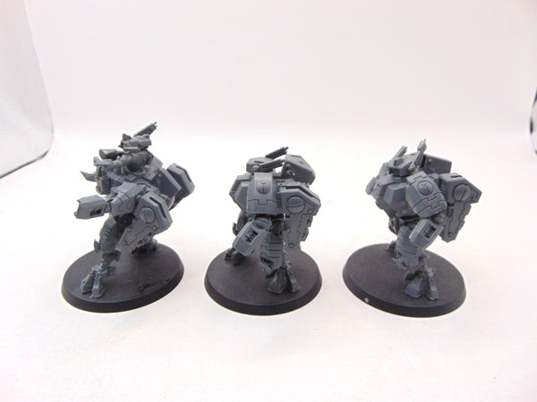 Looted Crisis Battlesuits
