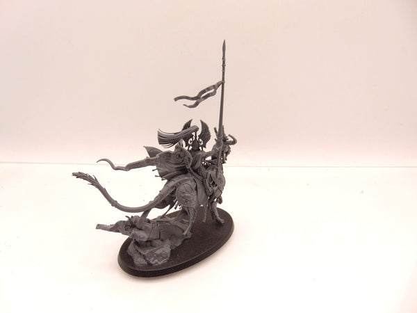 Lyrior Uthralle, Warden of Ymetrica