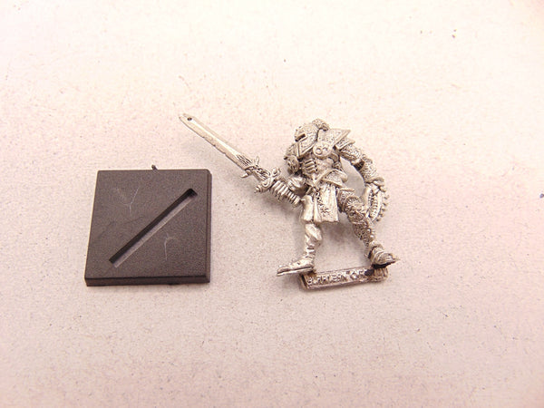 Champion of Slaanesh with Sword and Crab like Claw
