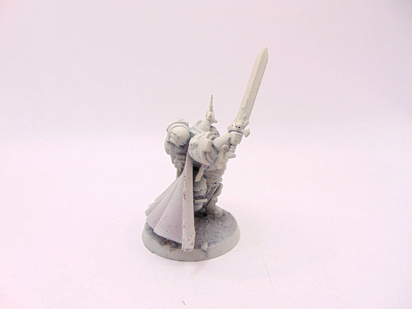 Primaris Captain in Gravis Armour