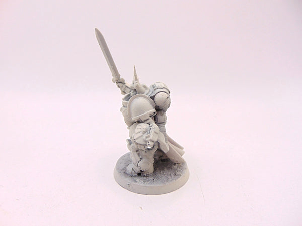 Primaris Captain in Gravis Armour