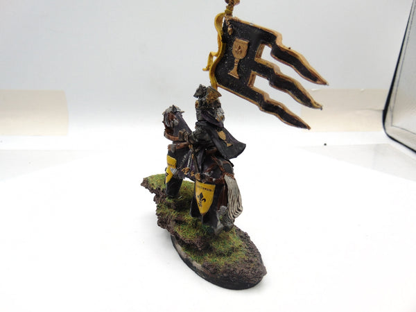 Paladin / Army Standard Bearer