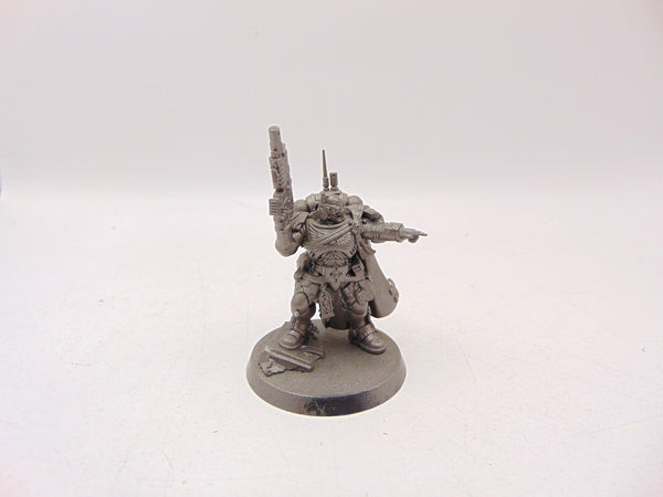 Primaris Captain in Phobos Armour