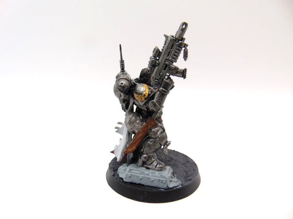 Primaris Captain in Phobos Armour