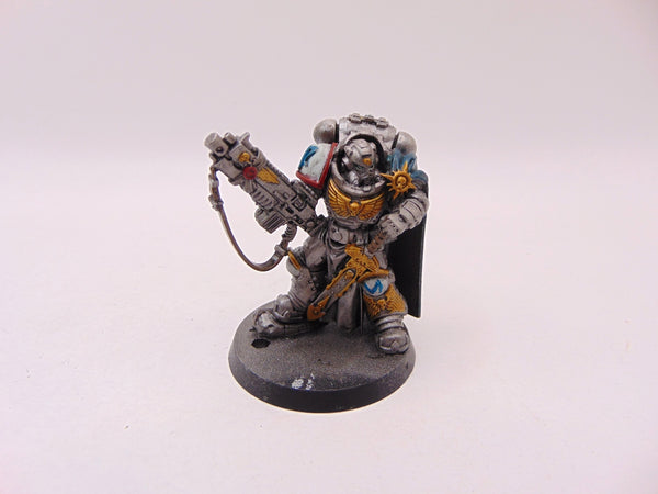 Primaris Captain in Gravis Armour