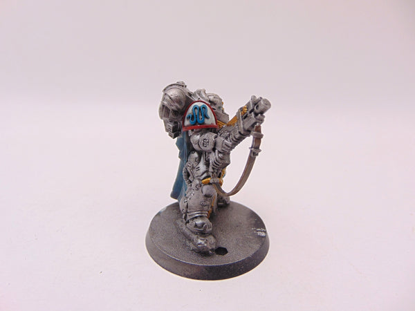 Primaris Captain in Gravis Armour