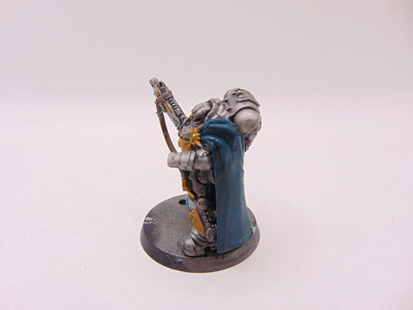 Primaris Captain in Gravis Armour