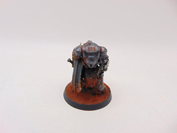 Primaris Captain in Gravis Armour Conversion