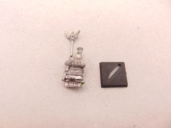 MM11 Dwarf Command Group Standard