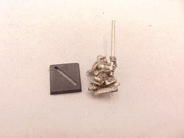 Dwarf Hammerer Standard