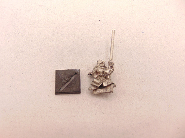 Dwarf Hammerer Standard