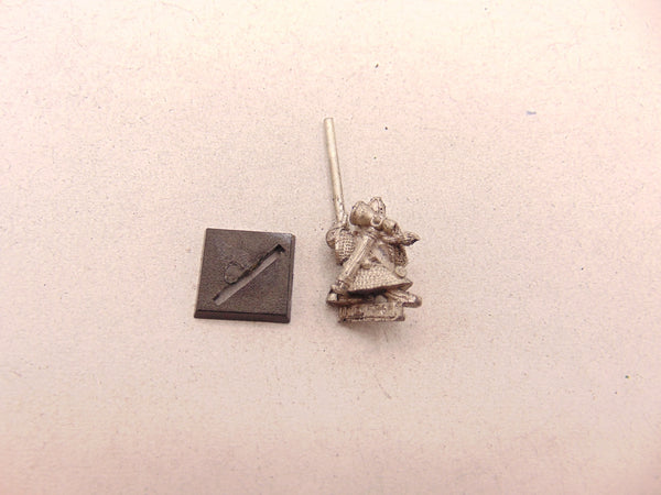 Dwarf Hammerer Standard