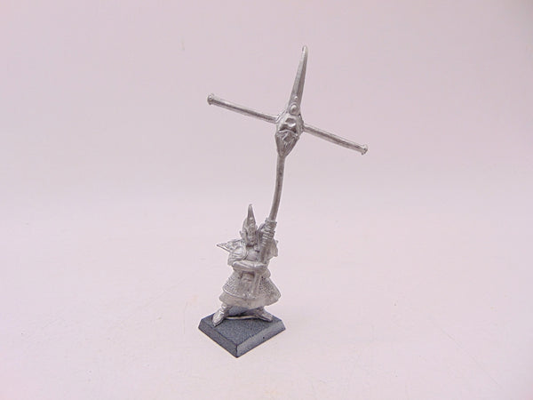Dark Elf Standard Bearer