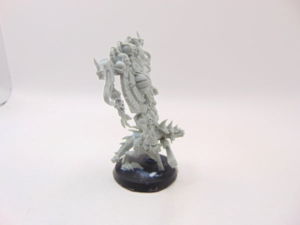 Saurus Astrolith Bearer