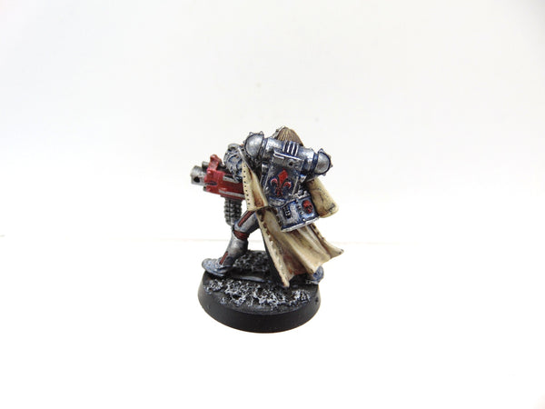 Battle Sister with Heavy Bolter